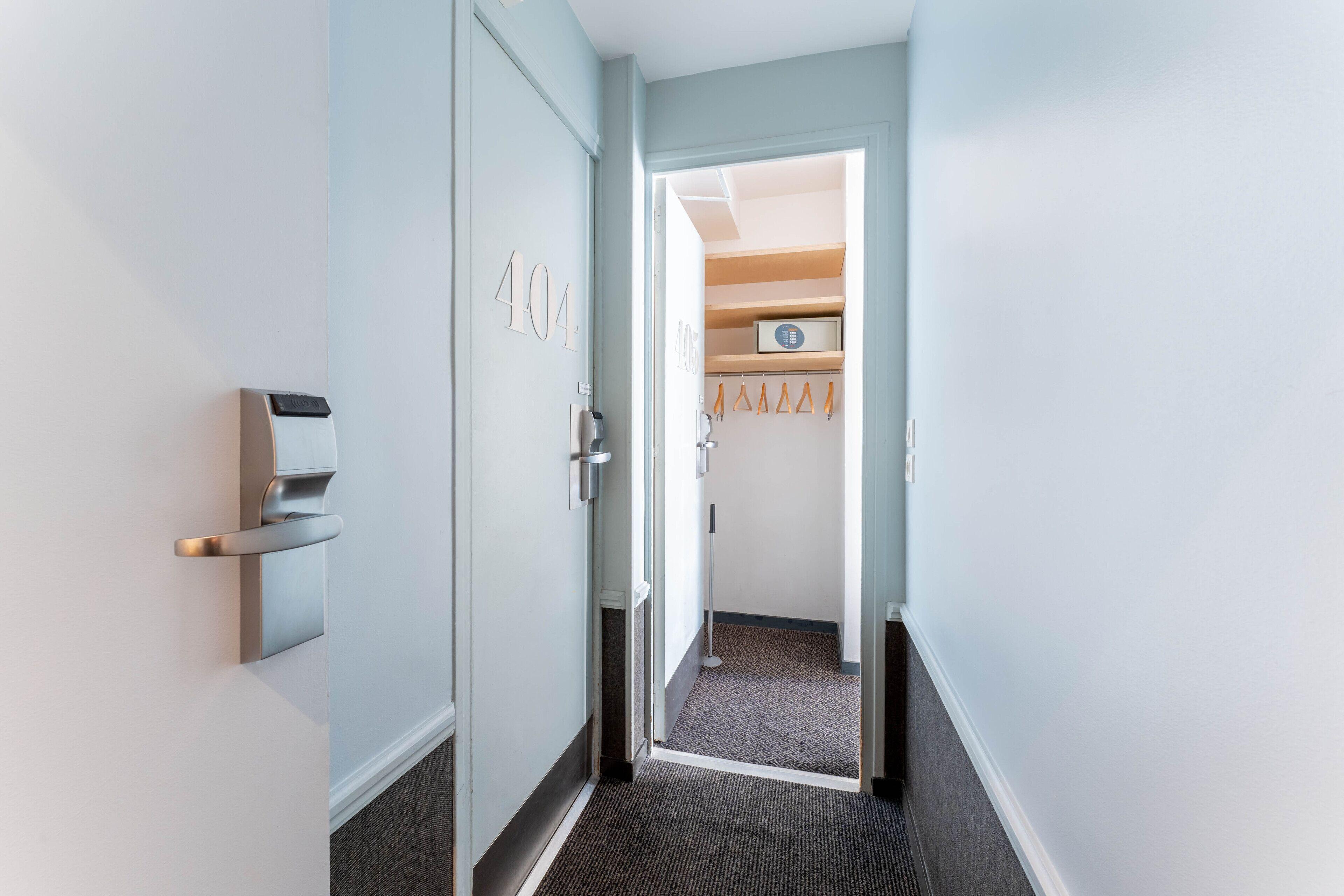 George - Astotel Paris